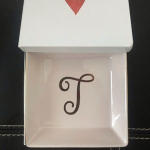 “T” ring dish with box